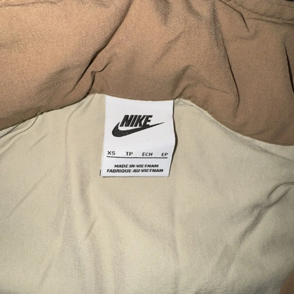 Nike Women's Heritage Windrunner Anorak Hooded Half Zip Tan Jacket Size Xsmall